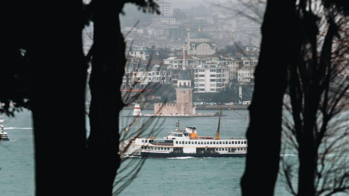 Vapur Rehberi: İstanbul’u Sudan Keşfetmenin 5 Yolu